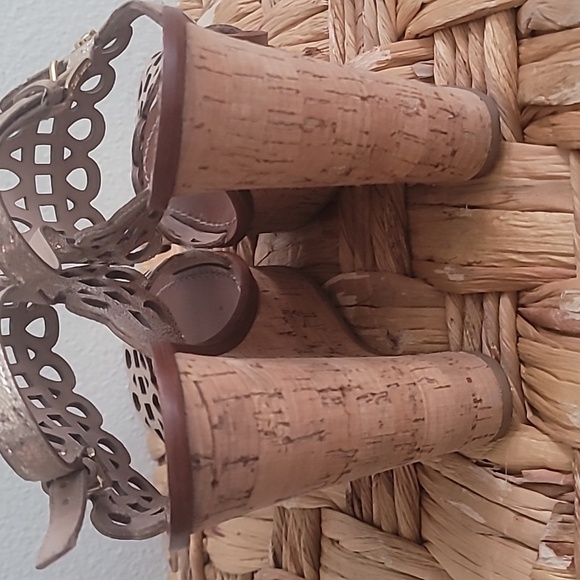 🌻 TORY BURCH NORI CORK WEDGE GOLD METALLIC SANDALS. - Picture 11 of 15